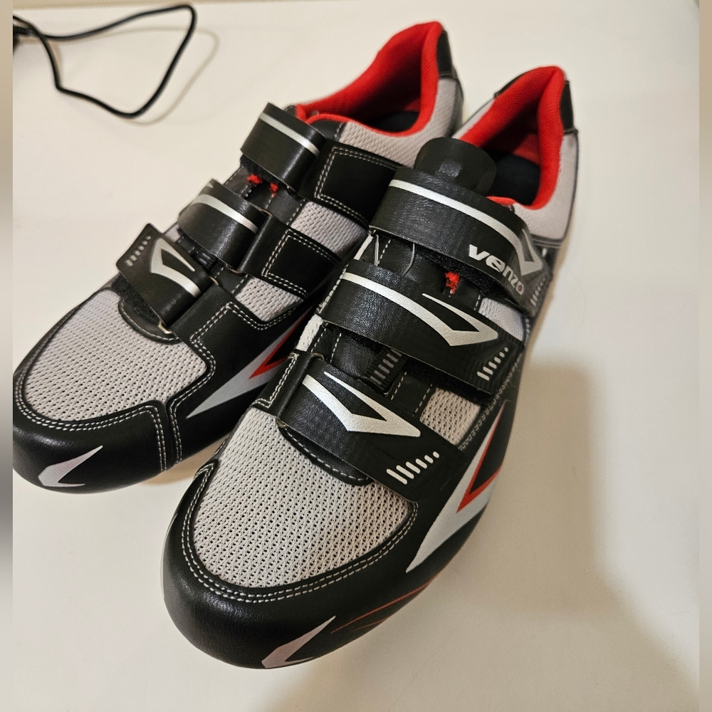 Black and Red Peloton Compatible Cycling Shoes Venzo